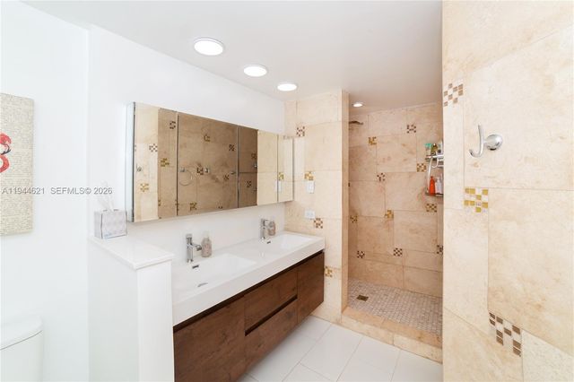 17150 N Bay 2905, Sunny Isles Beach, FL 33160