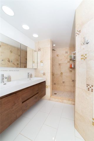 17150 N Bay 2905, Sunny Isles Beach, FL 33160