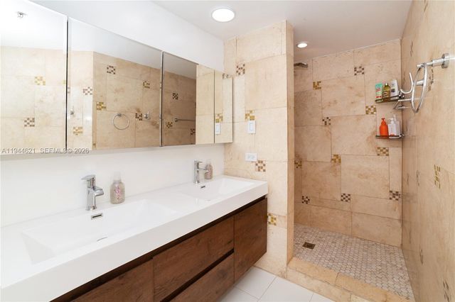 17150 N Bay 2905, Sunny Isles Beach, FL 33160