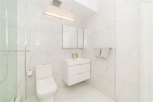 17150 N Bay 2905, Sunny Isles Beach, FL 33160