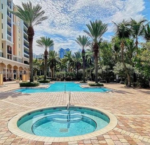 17150 N Bay 2905, Sunny Isles Beach, FL 33160