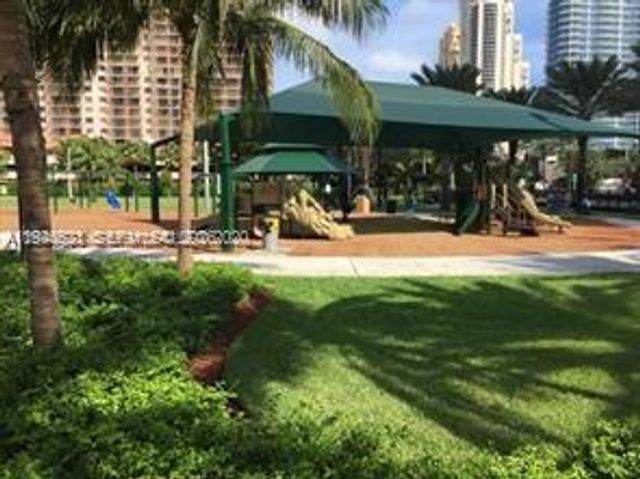 17150 N Bay 2905, Sunny Isles Beach, FL 33160