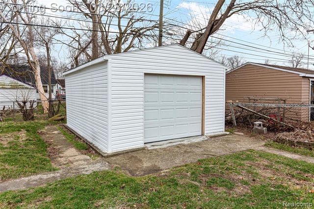 25529 Stanford Street, Dearborn Heights, MI 48125