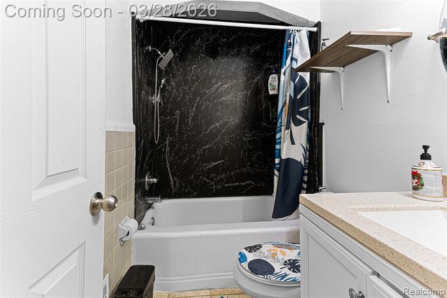 25529 Stanford Street, Dearborn Heights, MI 48125