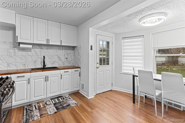 25529 Stanford Street, Dearborn Heights, MI 48125