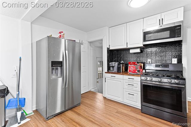 25529 Stanford Street, Dearborn Heights, MI 48125