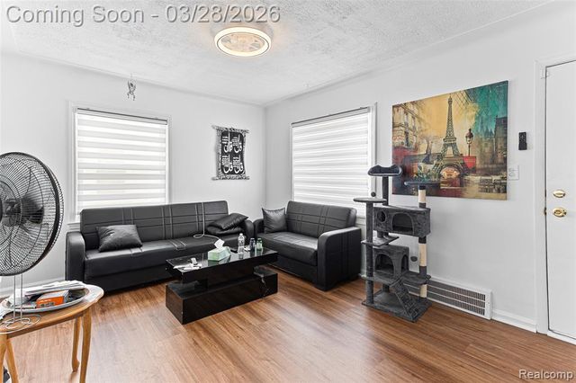 25529 Stanford Street, Dearborn Heights, MI 48125