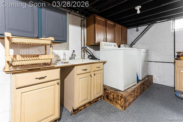 25529 Stanford Street, Dearborn Heights, MI 48125