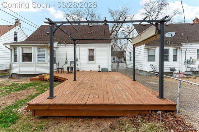 25529 Stanford Street, Dearborn Heights, MI 48125