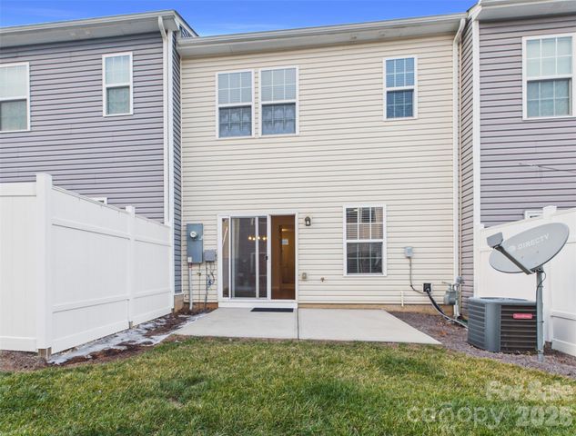 2440 Mariners Cove Lane, Denver, NC 28037