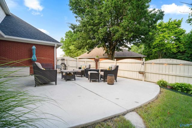 3104 Pendleton Court SE, Owens Cross Roads, AL 35763