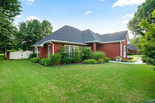 3104 Pendleton Court SE, Owens Cross Roads, AL 35763