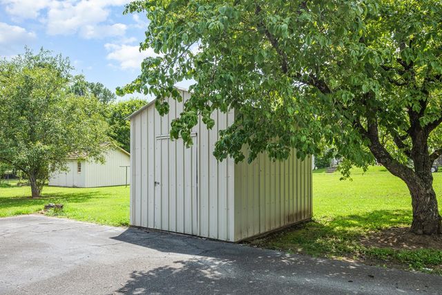 1409 Nashville Hwy, Columbia, TN 38401