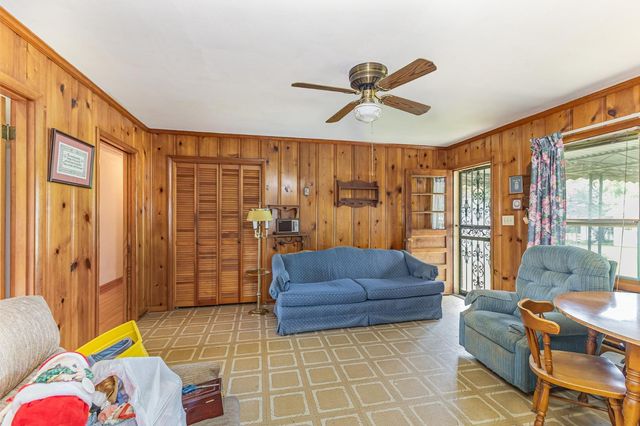 1409 Nashville Hwy, Columbia, TN 38401