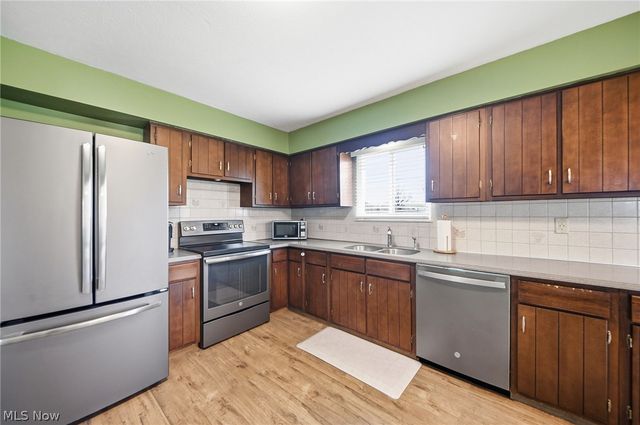 3992 Hilltop Drive, Brunswick, OH 44212