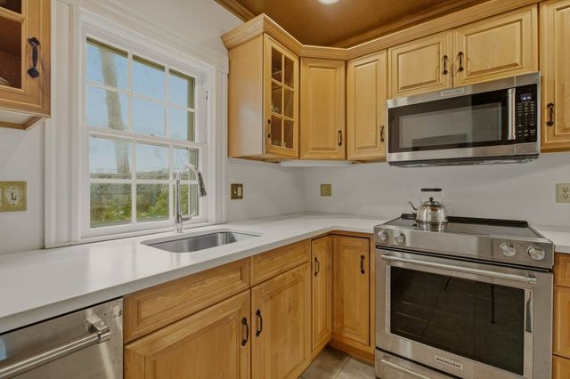 14 Mann Avenue, Newport, RI 02840