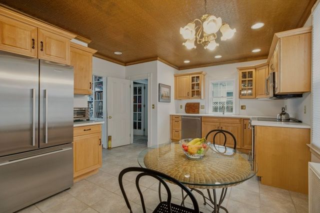 14 Mann Avenue, Newport, RI 02840