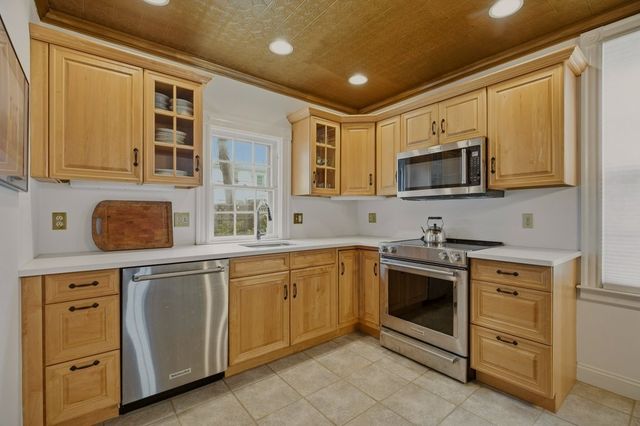 14 Mann Avenue, Newport, RI 02840