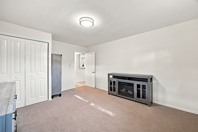 96 Shady Brook Lane, Springfield, MA 01108
