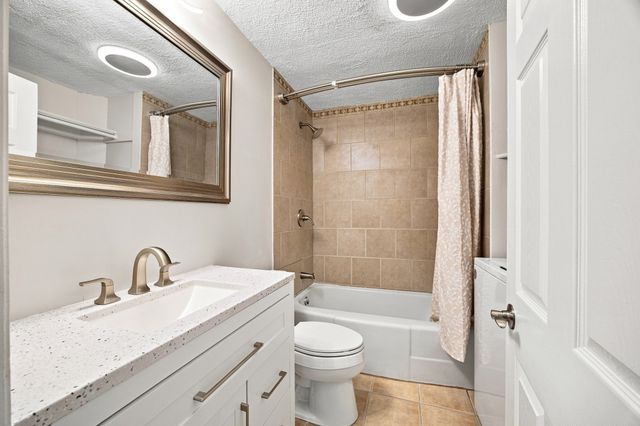 96 Shady Brook Lane, Springfield, MA 01108