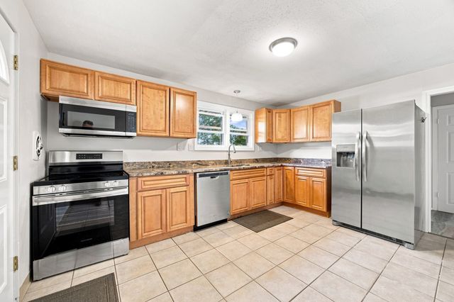 96 Shady Brook Lane, Springfield, MA 01108