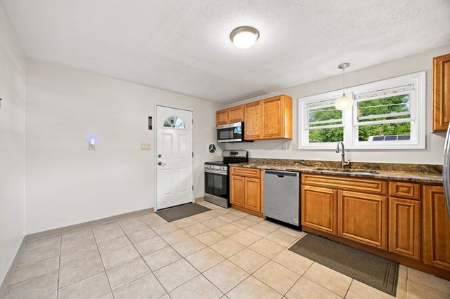 96 Shady Brook Lane, Springfield, MA 01108