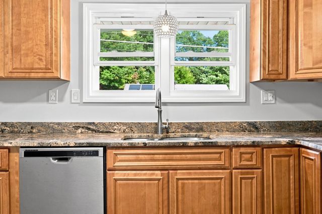 96 Shady Brook Lane, Springfield, MA 01108