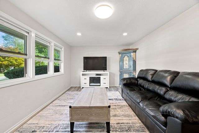 96 Shady Brook Lane, Springfield, MA 01108