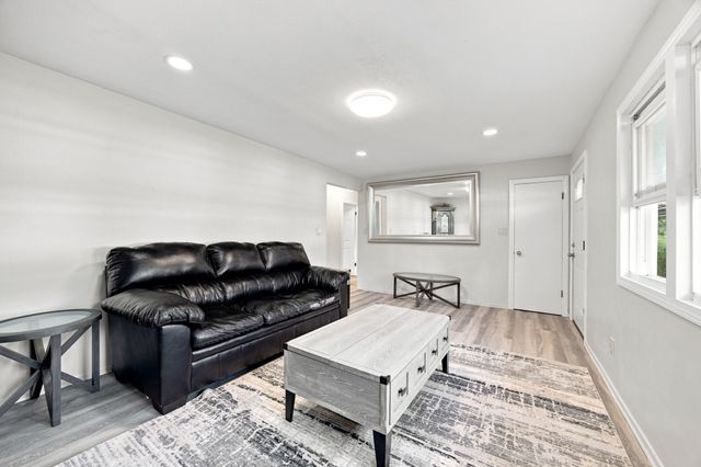 96 Shady Brook Lane, Springfield, MA 01108