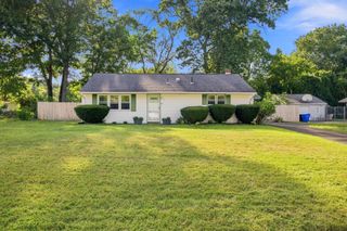 96 Shady Brook Lane, Springfield, MA 01108