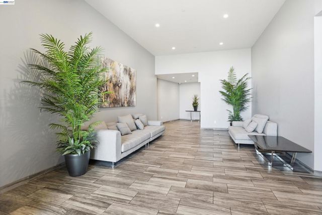 600 El Camino Real 302, Belmont, CA 94002