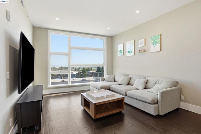 600 El Camino Real 302, Belmont, CA 94002