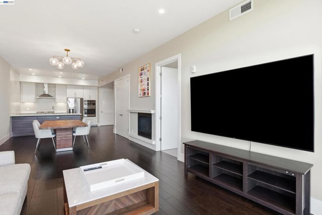 600 El Camino Real 302, Belmont, CA 94002