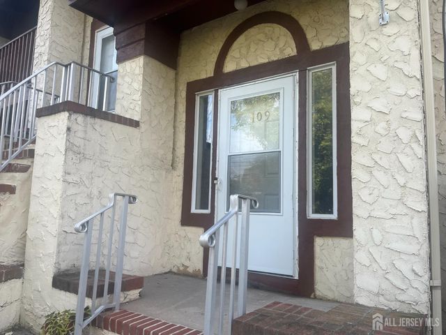 109 MICHAELS Court, Woodbridge Proper, NJ 07095
