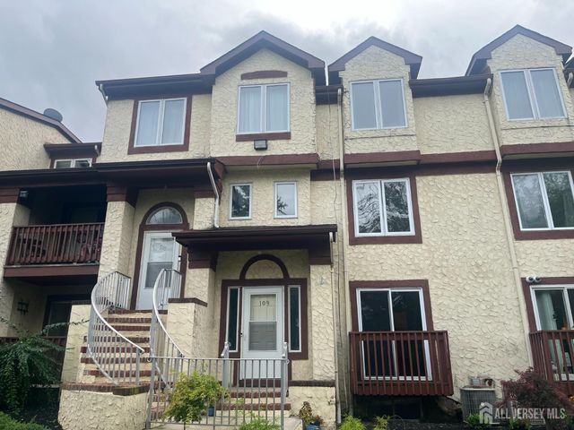 109 MICHAELS Court, Woodbridge Proper, NJ 07095