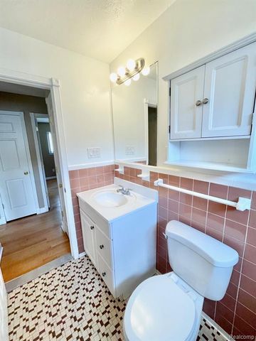 2609 Maplewood Avenue, Royal Oak, MI 48073