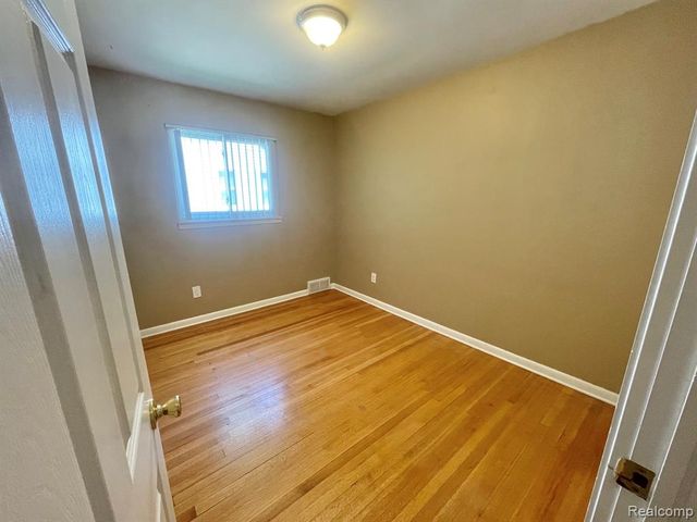 2609 Maplewood Avenue, Royal Oak, MI 48073