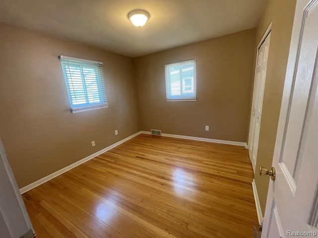 2609 Maplewood Avenue, Royal Oak, MI 48073