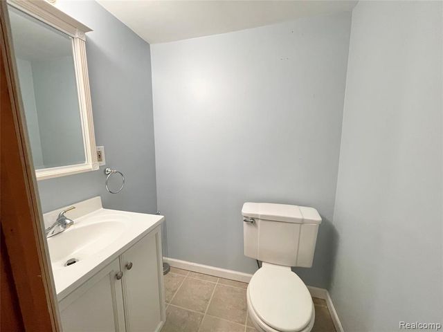 2609 Maplewood Avenue, Royal Oak, MI 48073