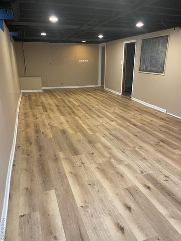 2609 Maplewood Avenue, Royal Oak, MI 48073