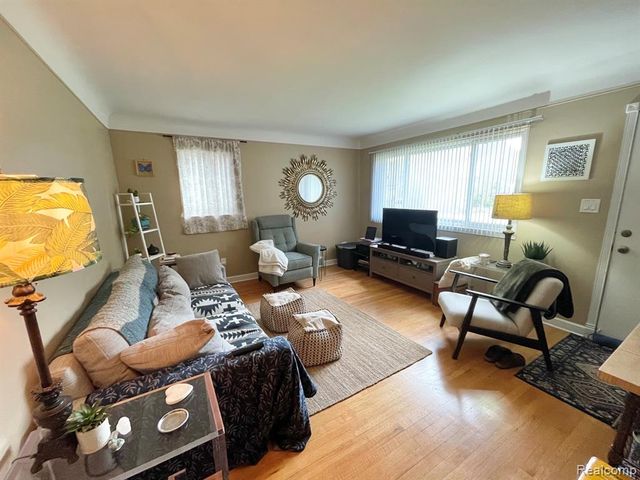 2609 Maplewood Avenue, Royal Oak, MI 48073