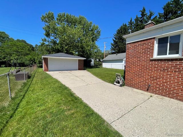 2609 Maplewood Avenue, Royal Oak, MI 48073