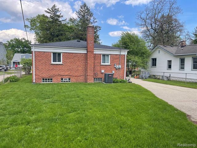2609 Maplewood Avenue, Royal Oak, MI 48073