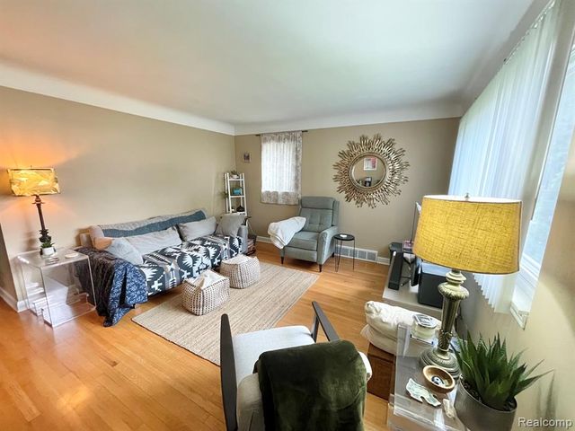 2609 Maplewood Avenue, Royal Oak, MI 48073