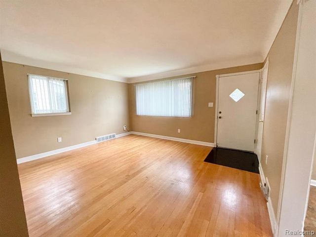 2609 Maplewood Avenue, Royal Oak, MI 48073