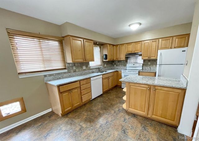 2609 Maplewood Avenue, Royal Oak, MI 48073