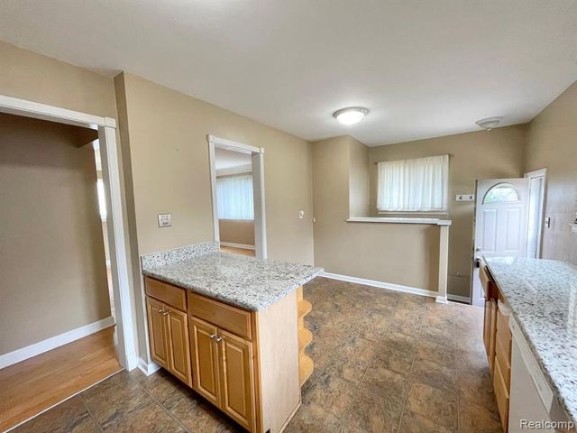 2609 Maplewood Avenue, Royal Oak, MI 48073
