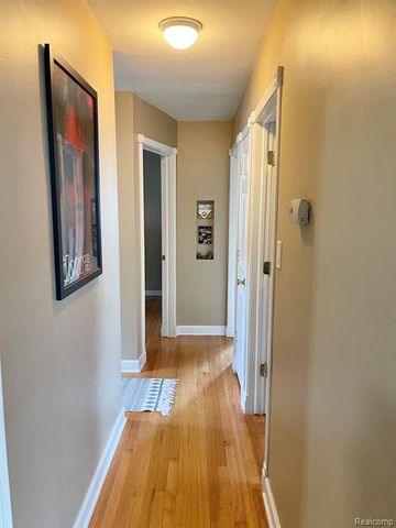 2609 Maplewood Avenue, Royal Oak, MI 48073