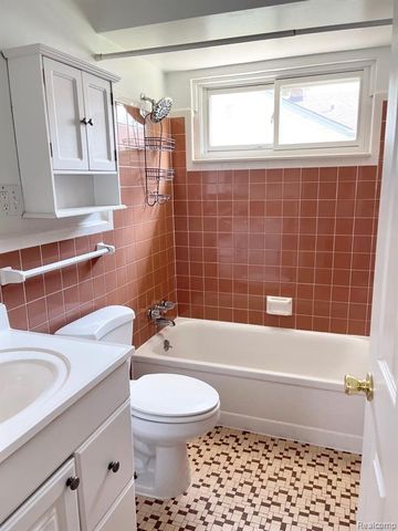 2609 Maplewood Avenue, Royal Oak, MI 48073
