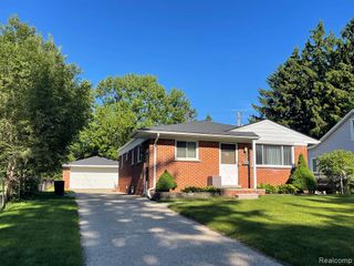 2609 Maplewood Avenue, Royal Oak, MI 48073